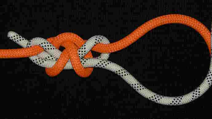 Mirrored Pretzel bowline (1).JPG