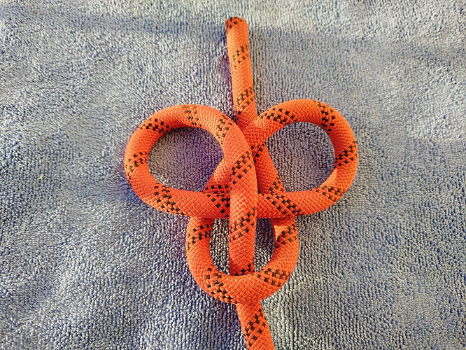 flat form trefoil hitch