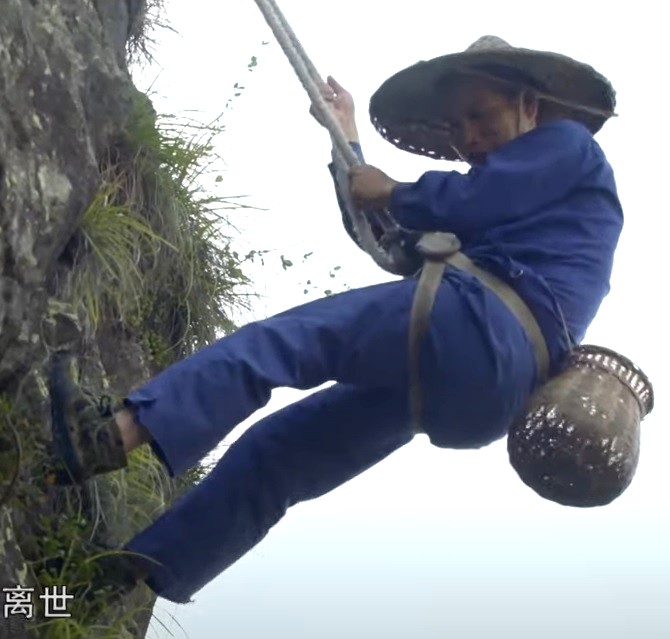 Munter hitch_China_Belayed.jpg