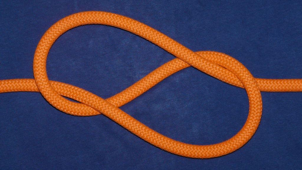 Symmetric form of the overhand knot.JPG