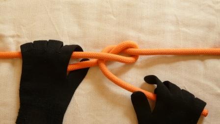 Two half hitches (tightening).JPG